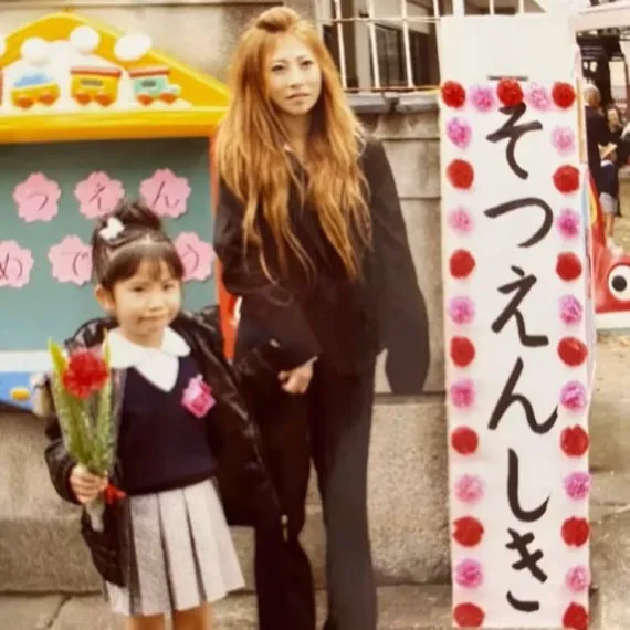 13歳で妊娠、14歳で母になった女性…母娘で歩んだ20年を振り返り「周りに何を言われようが、娘のためなら我慢もできたし、耐えられた」
