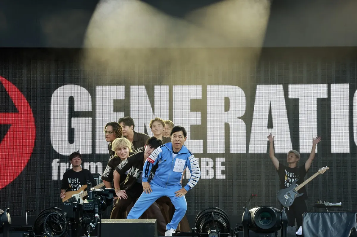 【a-nation】GENERATIONSのステージに岡村隆史がサプライズ登場「岡レーションズです！」　『Choo Choo TRAIN』披露