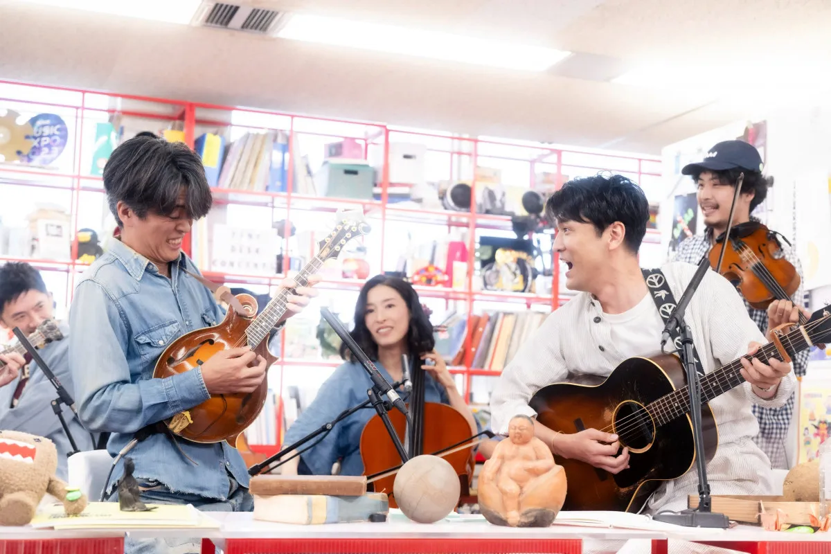 森山直太朗、NHKで“アメリカ民族音楽研究会”のライブ？　優しく力強いブルーグラスサウンドで魅了　『tiny desk concerts JAPAN』に登場