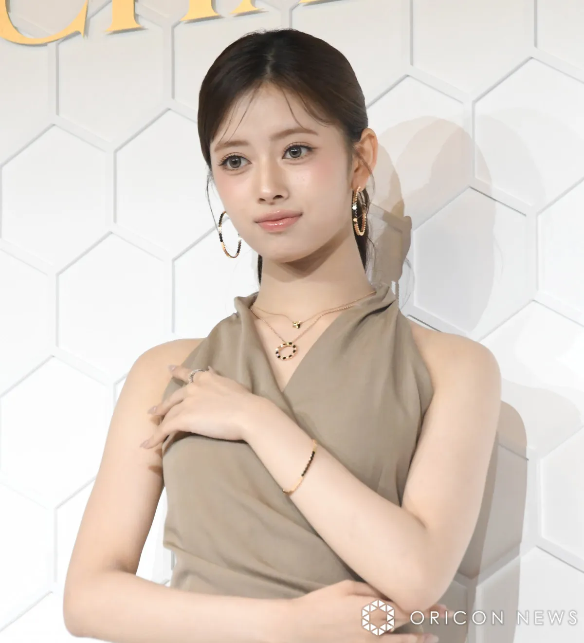 NiziU・RIMA、万博で高級ジュエリー×ミニスカ　「愛している」ものを明かす