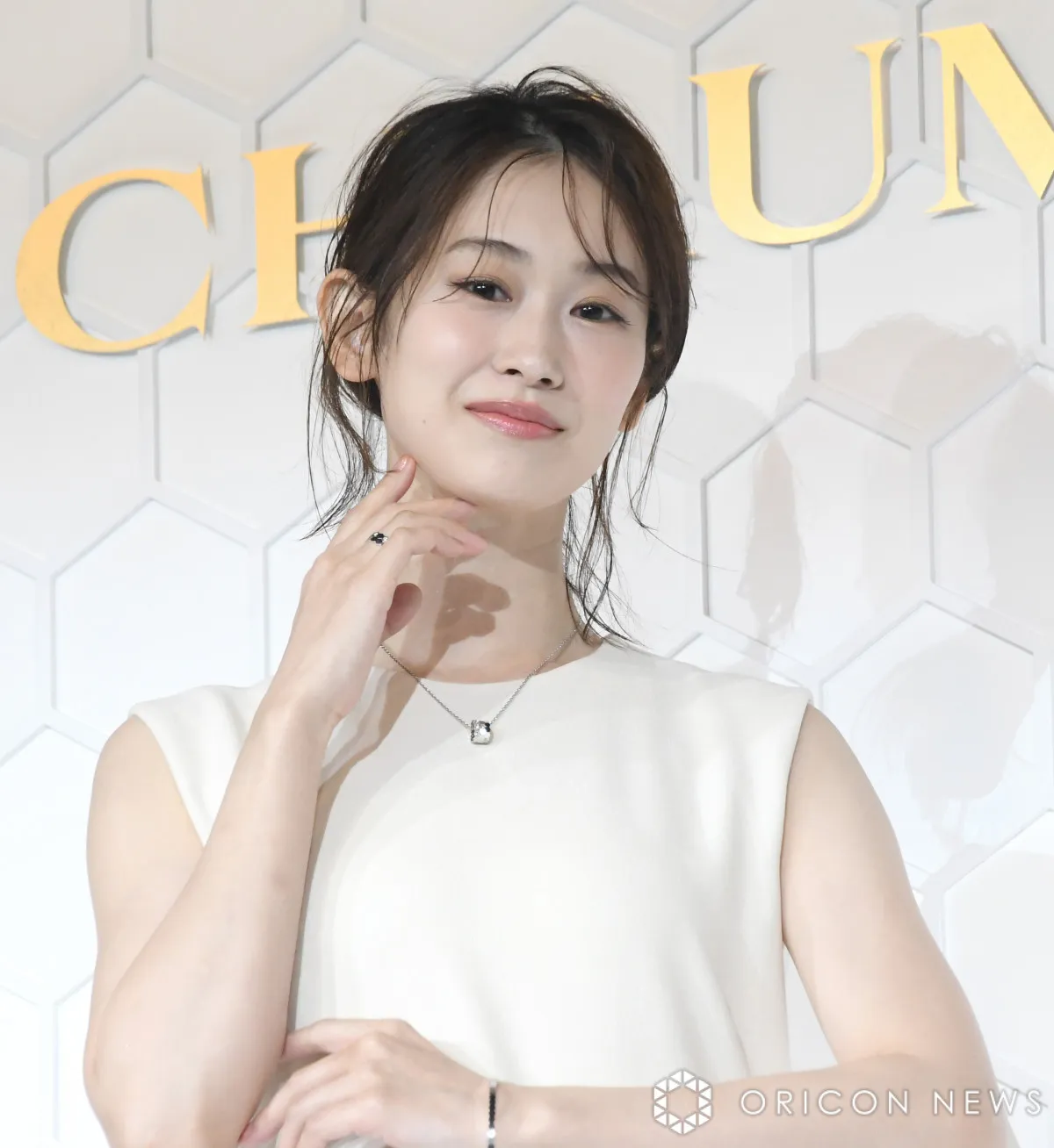元宝塚トップ娘役・愛希れいか、総額約900万円ジュエリー披露「本当に美しい輝き」