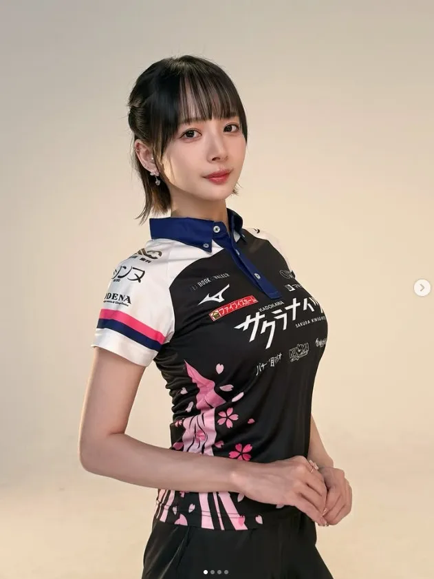 岡田紗佳、ボディラインあらわな“新ユニフォーム”　ファンもん絶「スタイル良すぎ！」
