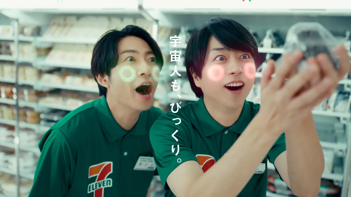 櫻井翔＆相葉雅紀、宇宙人役「面白かった」　セブン-イレブン新CMで天海祐希はオーナー役【3人コメントあり】