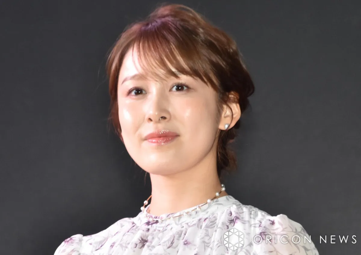 TBS良原安美アナ、ミニスカ美脚ショットに反響「脚長い～」「めっちゃ綺麗な脚ですね」「きれいやなぁ〜」