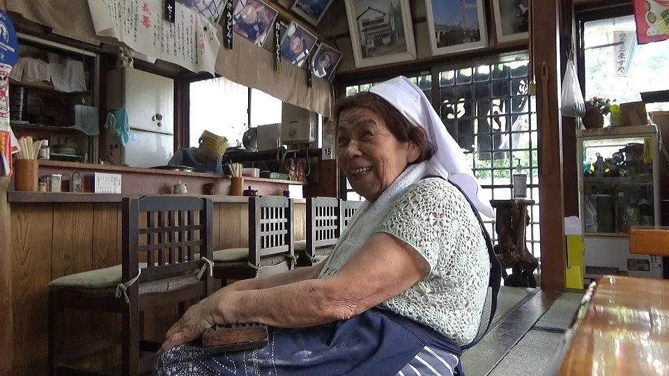 『オモウマイ店』番組史上最高齢“94歳”店主のうどん店、常連は35、6年前から毎日来店の90歳　　名物の“肉汁うどん”700円