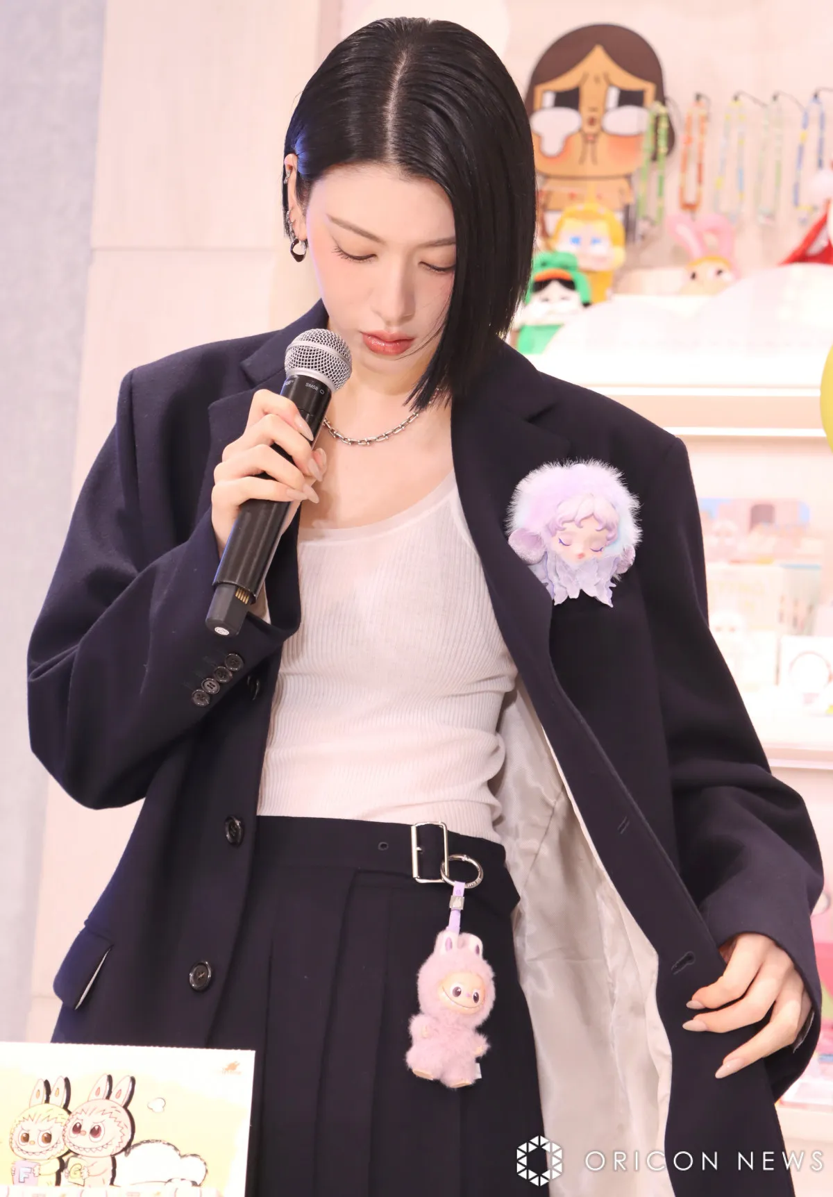 三吉彩花、私服に人気キャラクター身に着け「大阪を歩きたい」　きょうの私服はデニムにキャミソールの涼しげコーデ