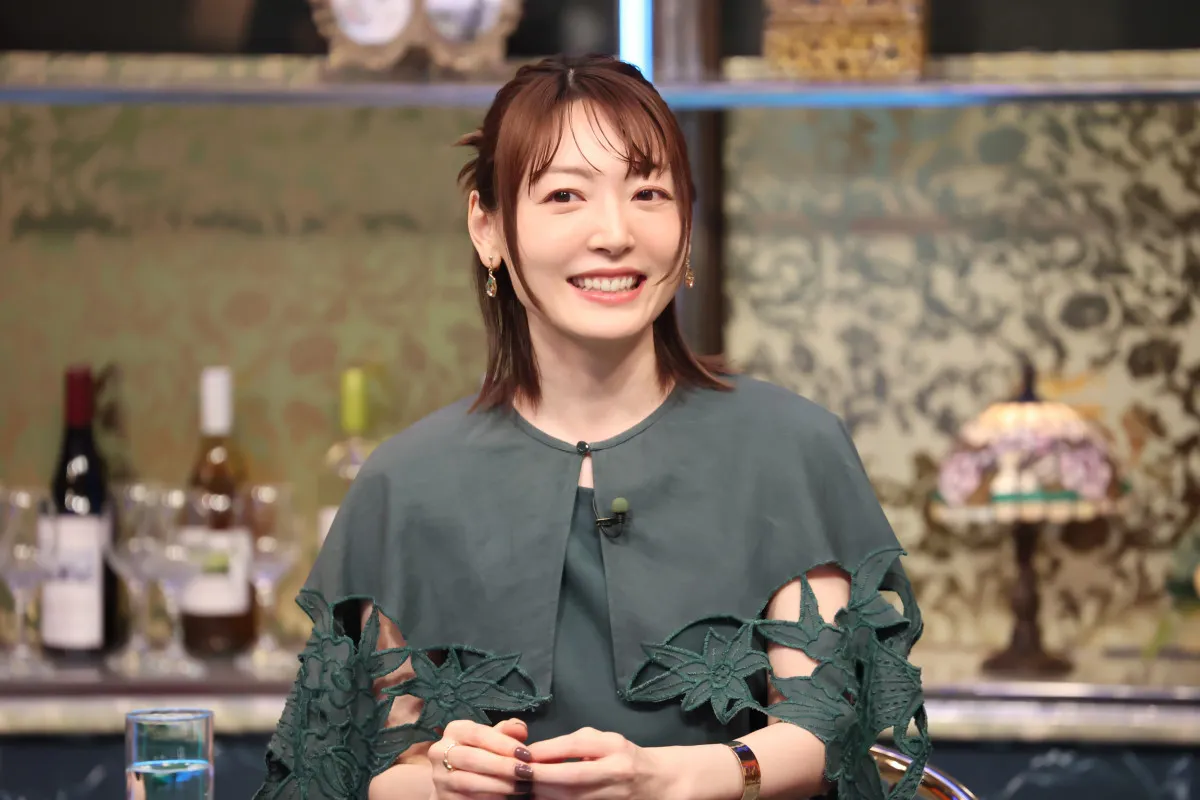 花澤香菜、スタジオ内で思わず“悲鳴” おしゃれ目的のサングラスに頭を悩ます