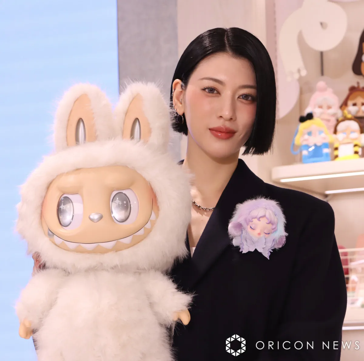 三吉彩花、「ラブブ」開封でお目当てゲット「父と母がよこせって…」