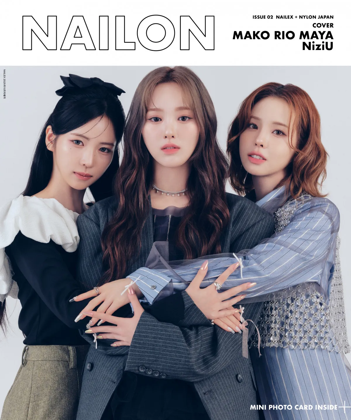 NiziU・MAKO、RIO、MAYA、レトロな世界観を表現　“かわいい”詰め込んだ指先にも注目