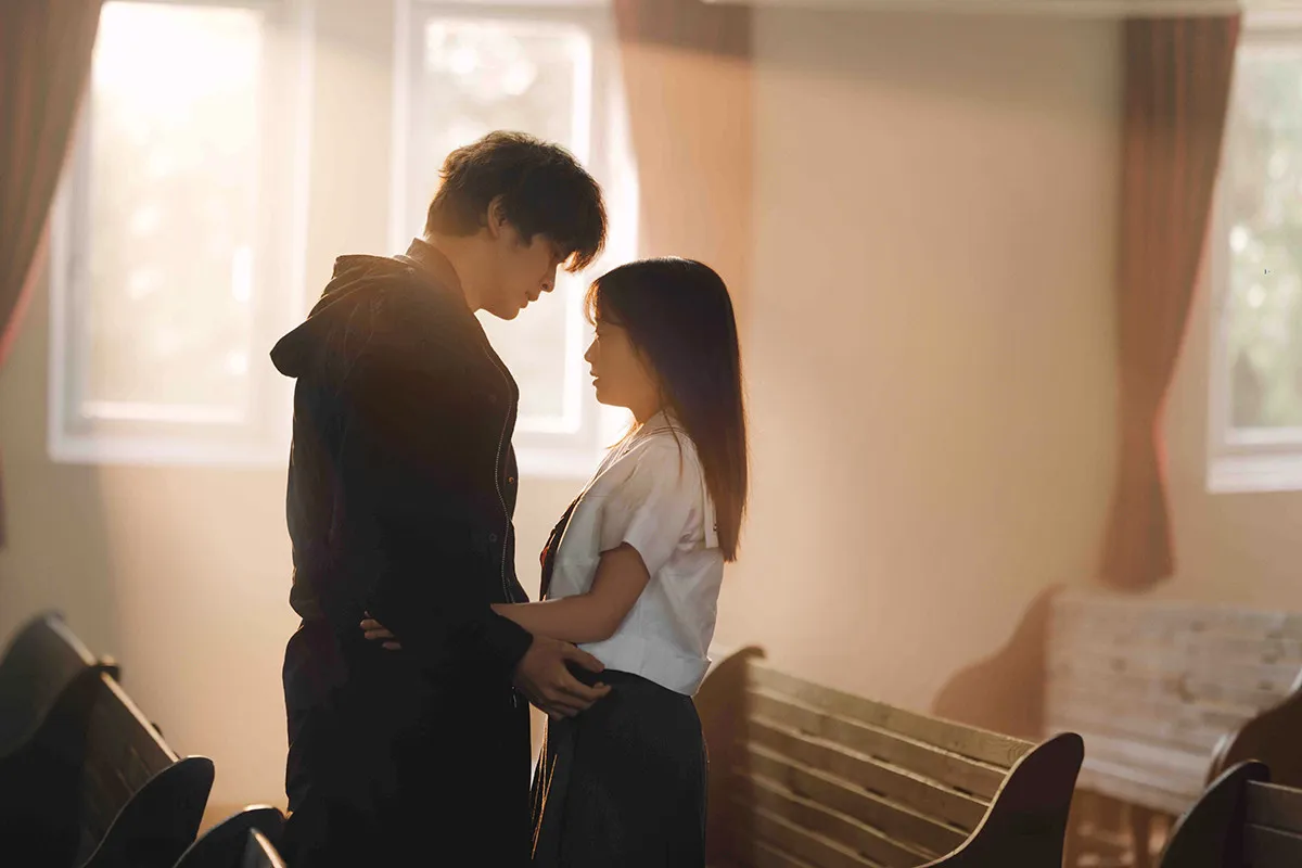 明日香役・橋本環奈×高広役・眞栄田郷敦の“超胸キュン”シーン解禁、『カラダ探し』最新作の撮影舞台裏に密着した現場レポート