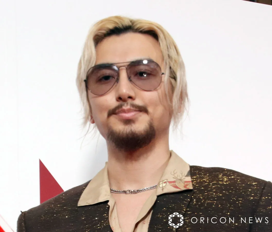 藤井 風、『Mステ』初出演で渋谷からの生中継パフォーマンスを披露　アルバム発売日に特別演出