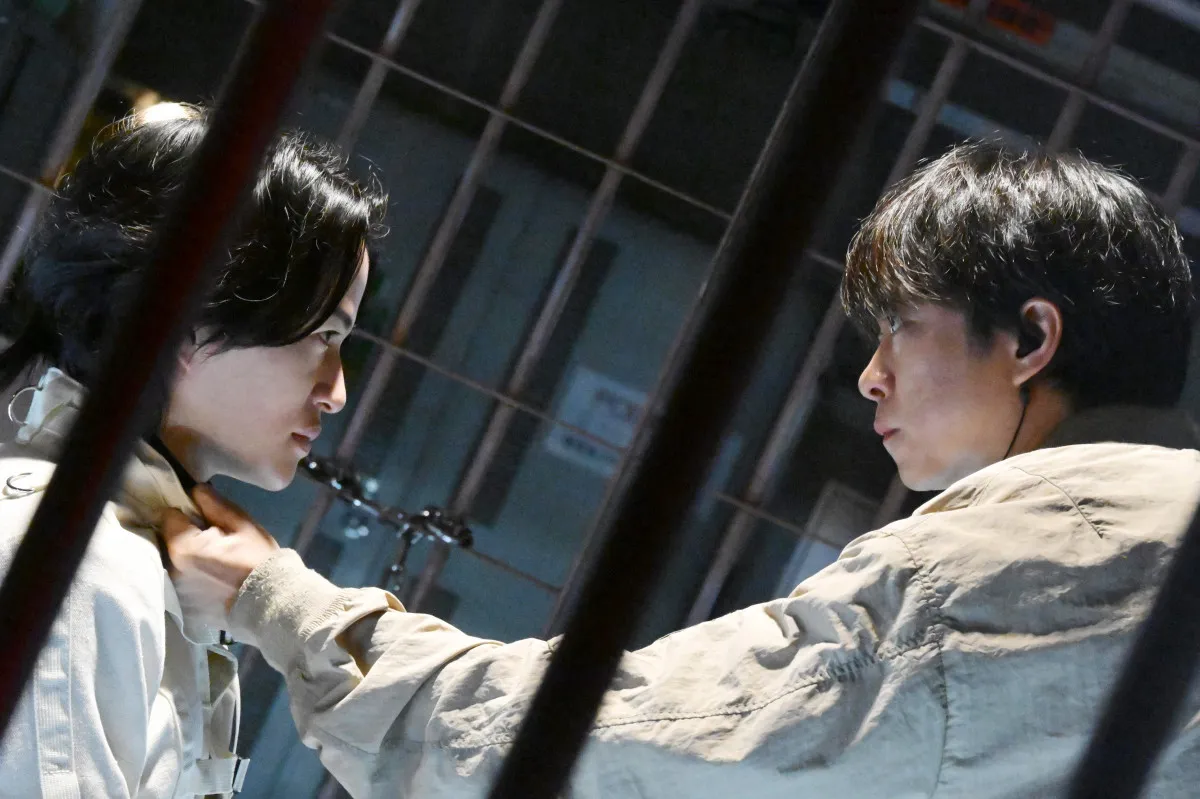 『放送局占拠』ついに「座敷童」の正体明らかに　第8話ラストは“あり得ない”結末