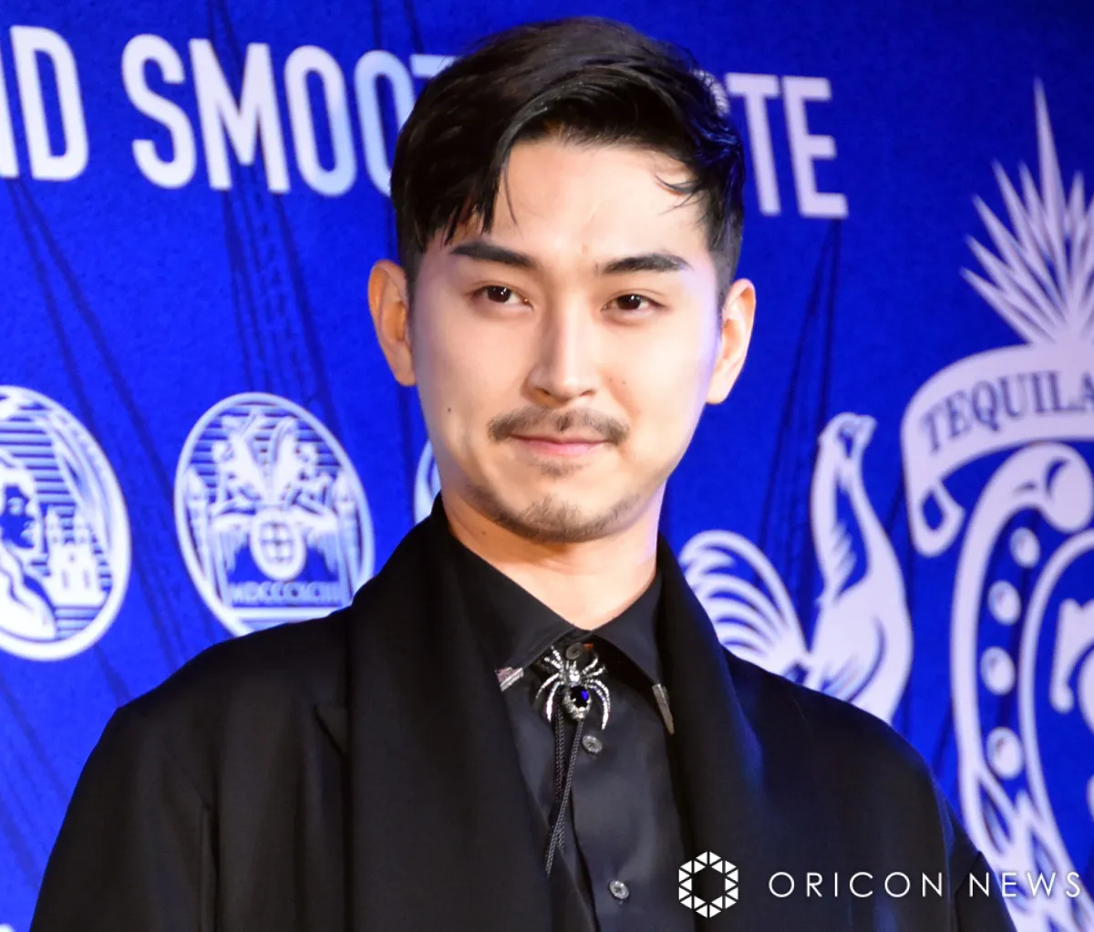 松田翔太、300万円超“真っ赤な外車”で疾走　SNS反響「夜の首都高でカッコよすぎ」「絵になりすぎている」