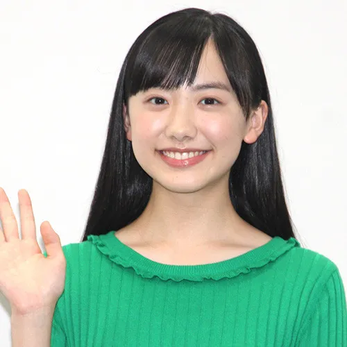 21歳・芦田愛菜、気品あふれる近況ショットに「どこの綺麗な女優さんかと」「めっちゃ綺麗になってる」