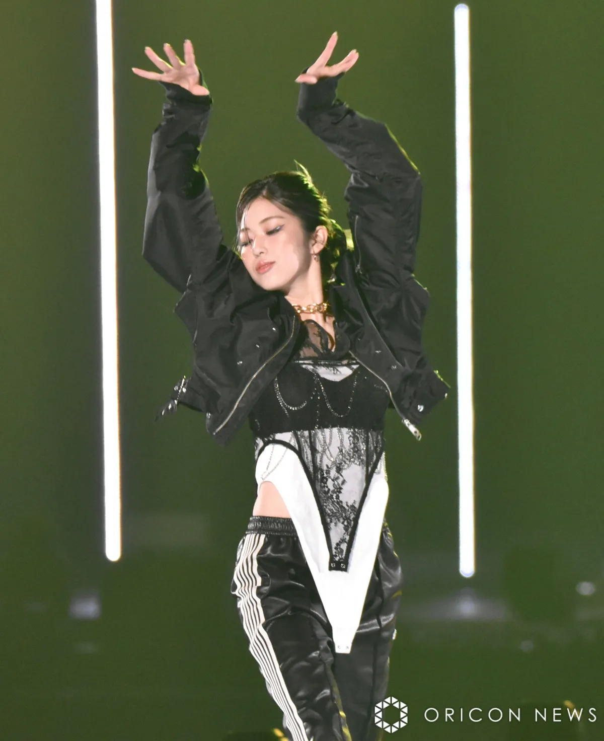 IS:SUE・YUUKI、ランウェイでダンスパフォーマンス 強く美しい姿で観客を虜に