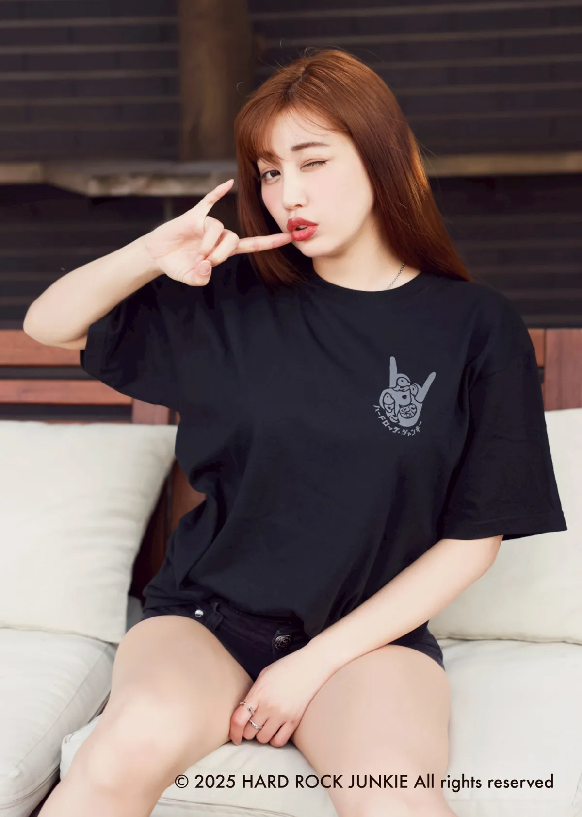 グラビアモデル、女優として活躍するあべみほ、ロックがコンセプトのTシャツブランド『HARD ROCK JUNKIE』初代イメージモデル就任
