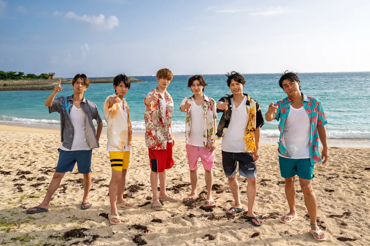 今夜開幕『高校生クイズ』で5989校の頂点を決定　SixTONES松村北斗＆森本慎太郎はなぜか“マツケンサンバ”で登場