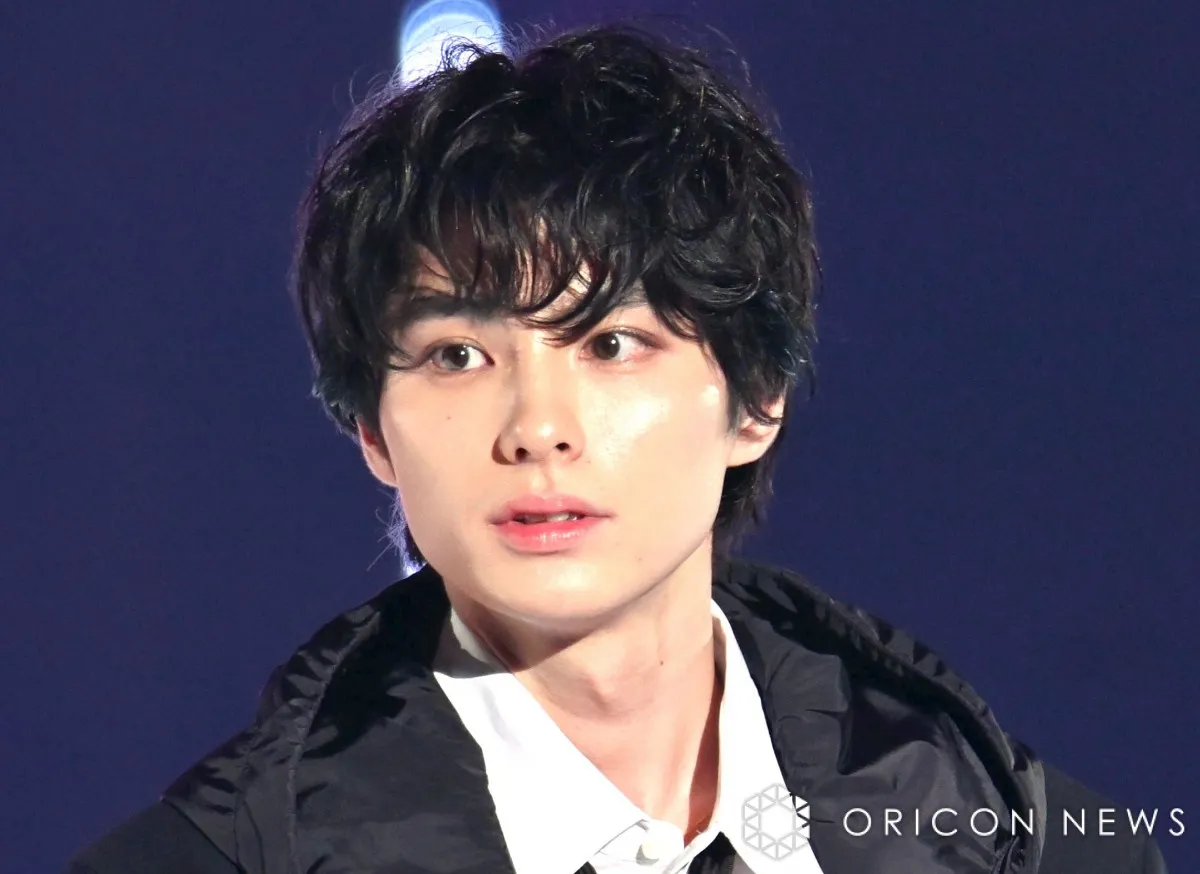 本田響矢、“世にも美しい貴公子”ショット「眼差しやばい」「クールな表情の響矢くんも素敵です」「ひゃーーー」