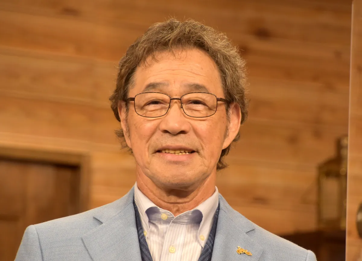 武田鉄矢が名シーンのせりふ披露、『101回目のプロポーズ』「あなたが好きだから」　鈴木おさむ氏がオフショット公開