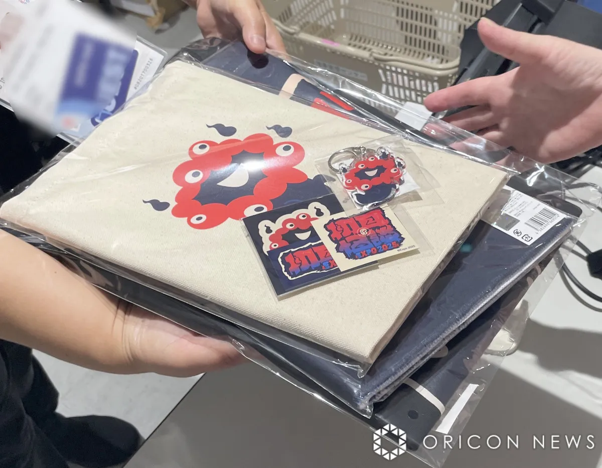 万博、”おばけミャクミャク”グッズ　一日限りの現地販売は30分で整理券配布終了　「かわいい」と購入者笑顔