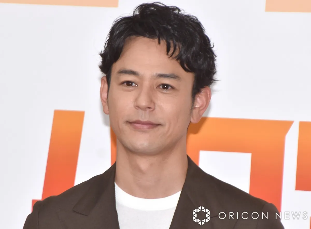 妻夫木聡、映画『宝島』で共演・広瀬すず、永山瑛太ら13名との“個性”あふれる豪華集合ショットに反響「かわいすぎる」