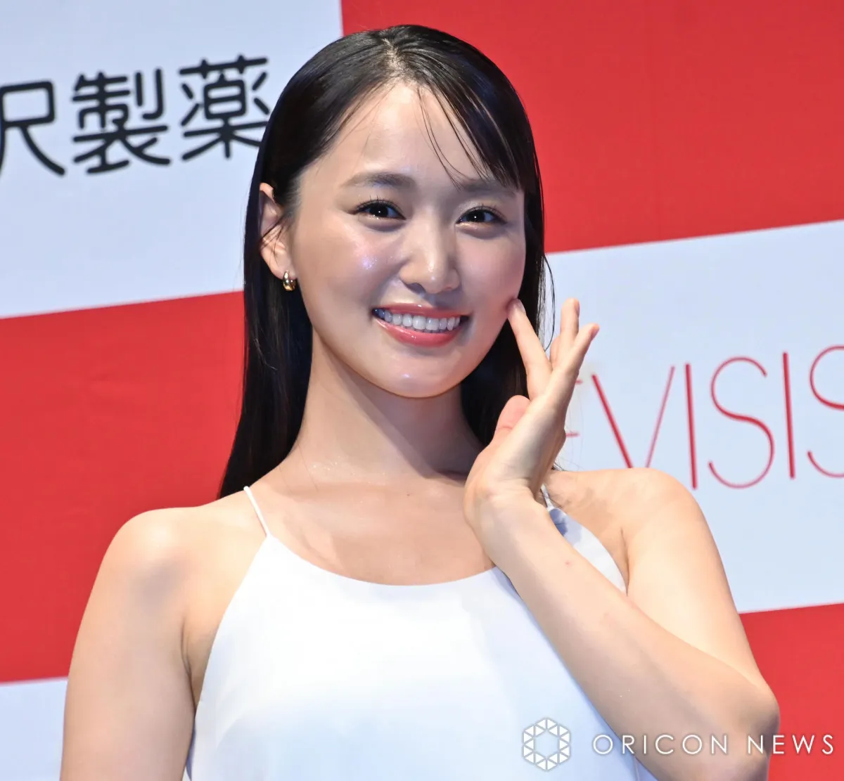 菅井友香、きらめく美肌あらわな上品キャミソール姿　化粧品CMに初出演「とってもうれしかった」