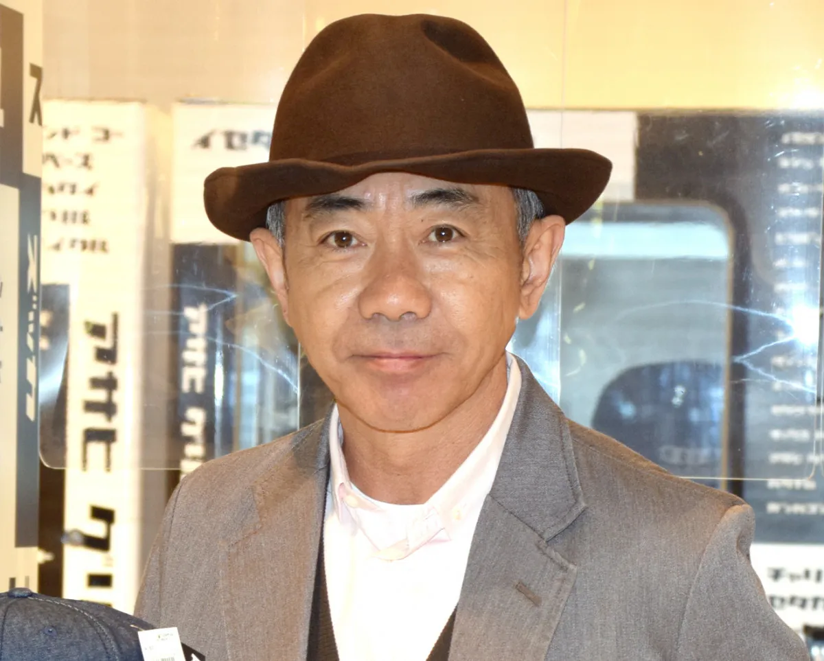 木梨憲武、盟友・所ジョージ所有の“希少旧車”2台公開「どっちかくれるって言うけど断りました!!誰か1台あげる!!」