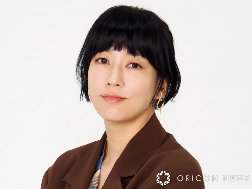 水川あさみ、キャミ姿の海辺ショット「笑顔最高」「はしゃいでますな」「どんな格好でもカッコ良い」