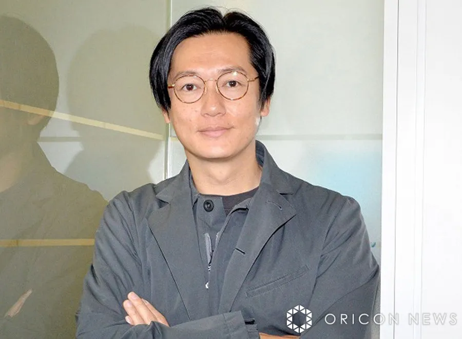 井浦新、“印象ガラリ”な近影に反響「別人に見えます」「変わりましたね！」