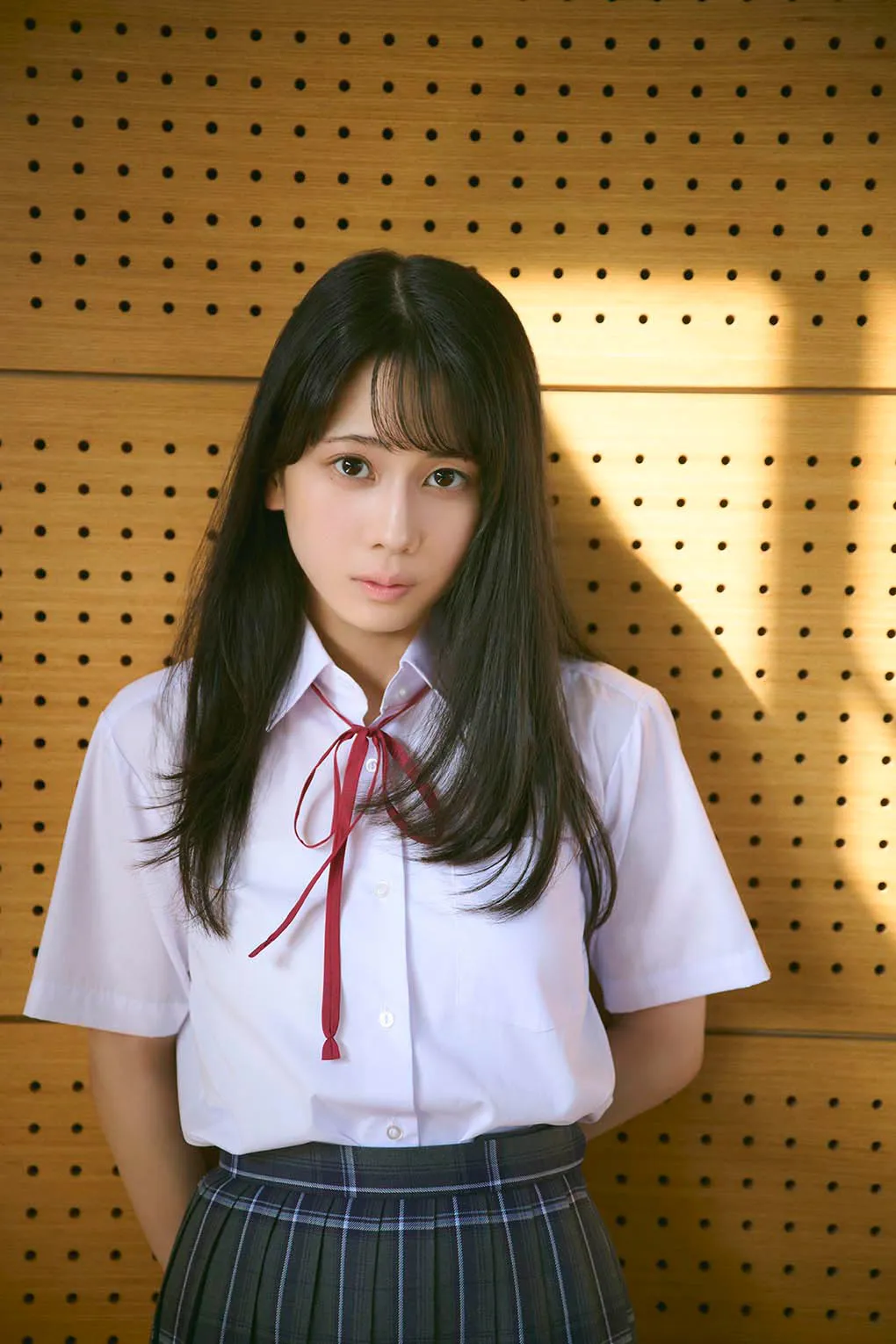 『ラブライブ！』声優・野中ここな、初写真集で見せる10代ラストの制服ショット