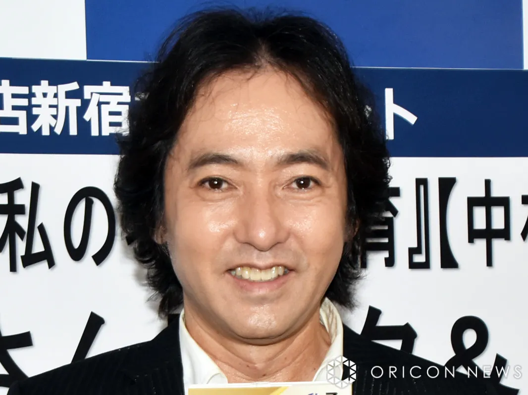 秋川雅史、ピアニストの息子と記念撮影　親子ショットを神田うのが紹介「秋川風雅君 21歳のお誕生日おめでとう」