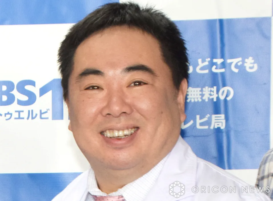 塚地武雅、“息子”織山尚大と並びニッコリ「真之介くんととーちゃんの日常の1コマですね」「岡山家の夕飯みてみたいなー」　ドラマ『リベンジ・スパイ』オフショット