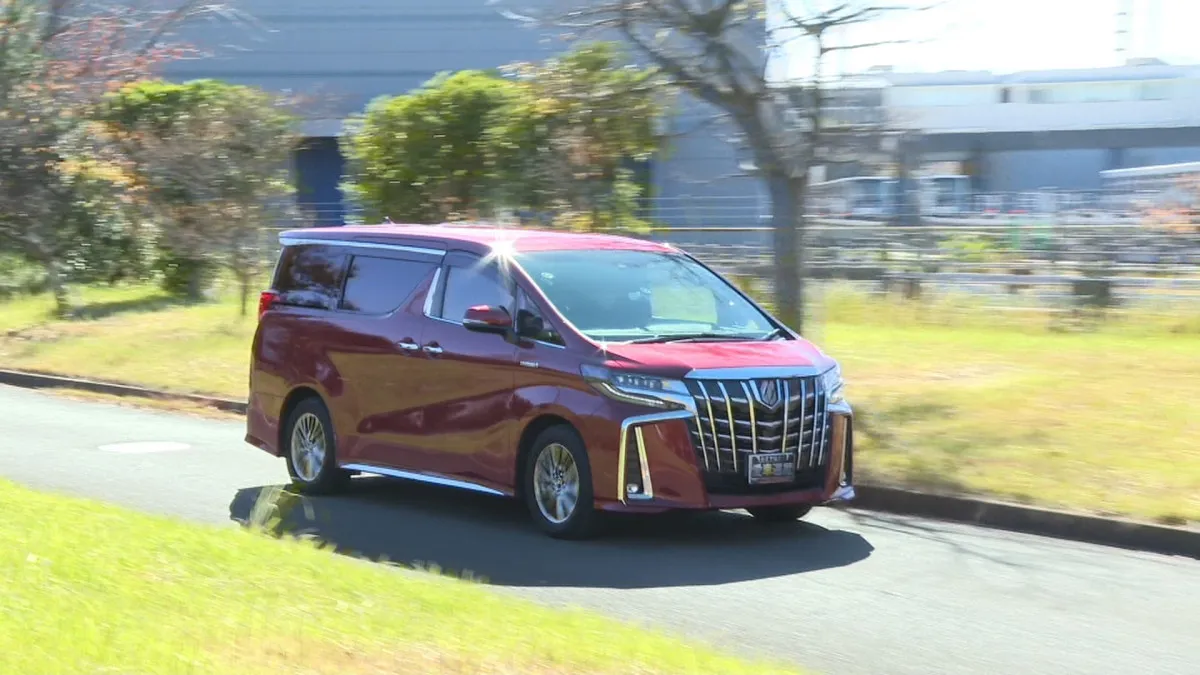川中美幸、愛車はトヨタ“最高級ミニバン”　おぎやはぎ驚き「ロールスロイスの乗り心地」