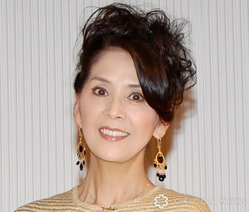「9月9日によせて」柏木由紀子、夫・坂本九さん“お手製”の革細工を紹介　「大切な宝物の一つです」デニムの洋服にデザイン