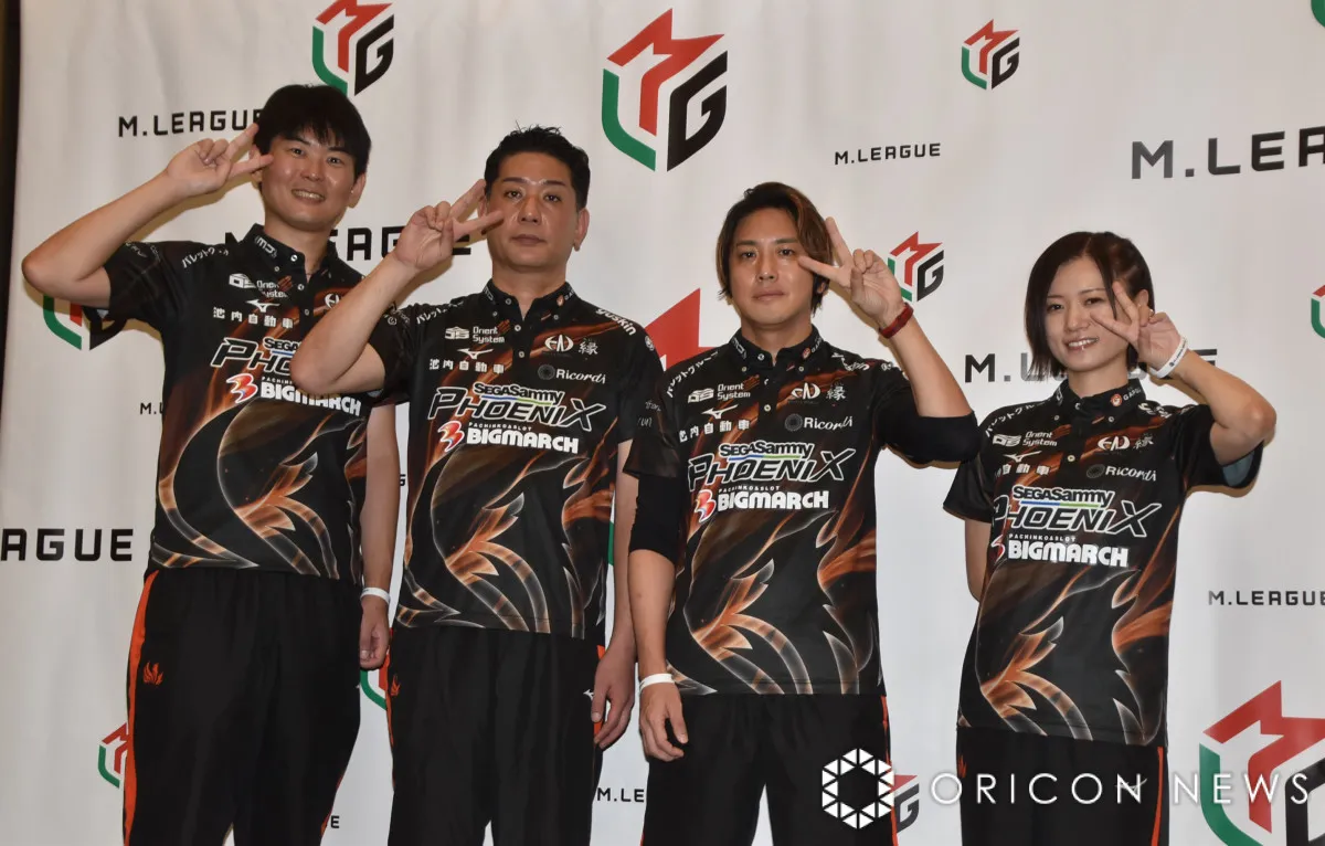 『Mリーグ』開幕式　セガサミーフェニックスが優勝シャーレを返還　監督兼任の茅森早香「今シーズンも優勝を目指して」
