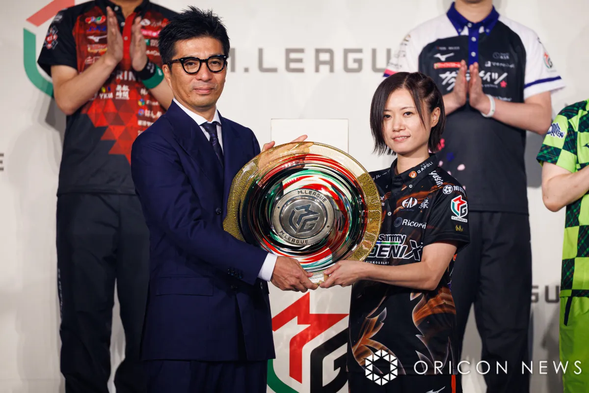 『Mリーグ』開幕式　セガサミーフェニックスが優勝シャーレを返還　監督兼任の茅森早香「今シーズンも優勝を目指して」