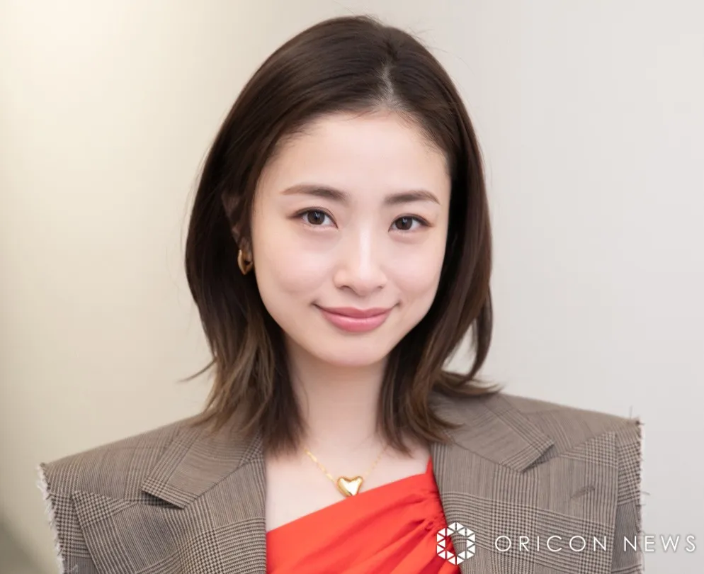 “40歳”上戸彩、豪華メンバーと誕生日会ショット　菅野美穂、ベッキー、吉田沙保里ら登場「愛されてますね」「メンバーの意外性」