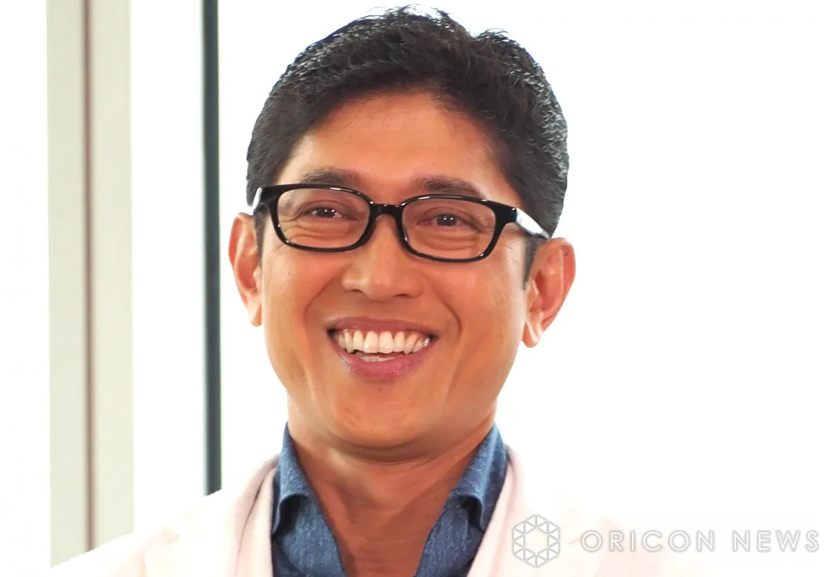 薬丸裕英「孫くんが遊びに来ました」 おもちゃ散らばる自宅ショット&かわいらしい“おうちごはん”を紹介
