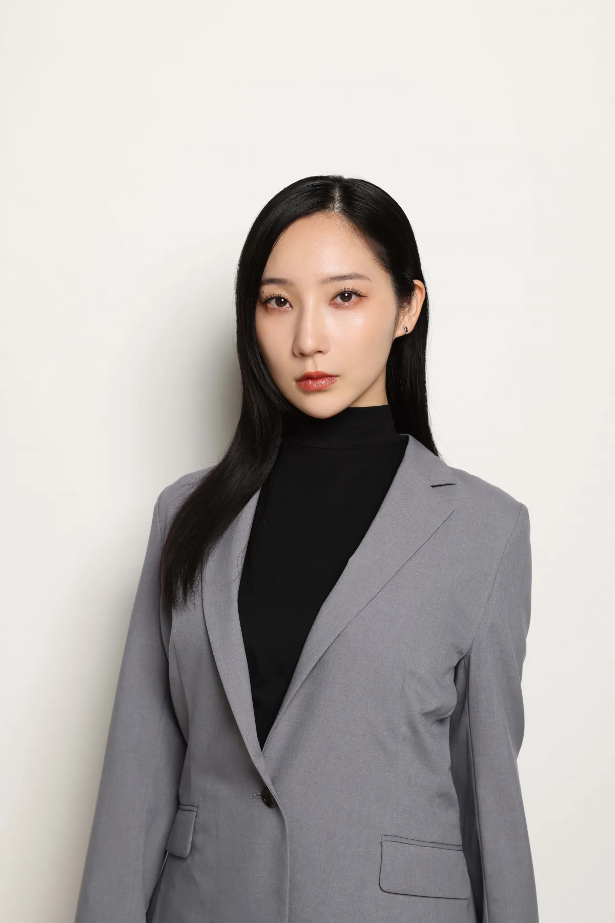 ファーストサマーウイカ、ドラマ『ESCAPE』出演決定　ヒロイン・桜田ひよりのお目付け役「シゴデキな万代をお見せできたら」【コメント全文】