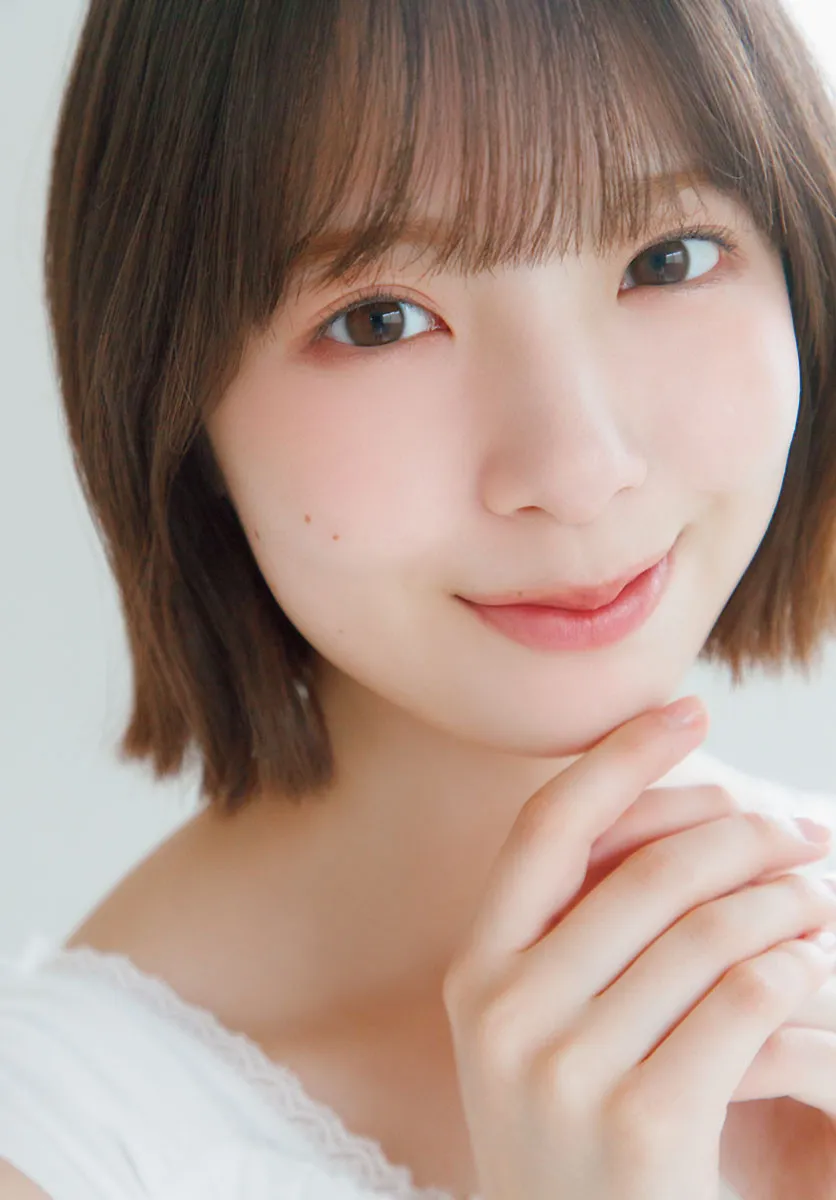 日向坂46渡辺莉奈、透明感抜群な大人っぽ白ワンピ　『週チャン』で高2になった“りなし”の美しさ届ける【コメントあり】