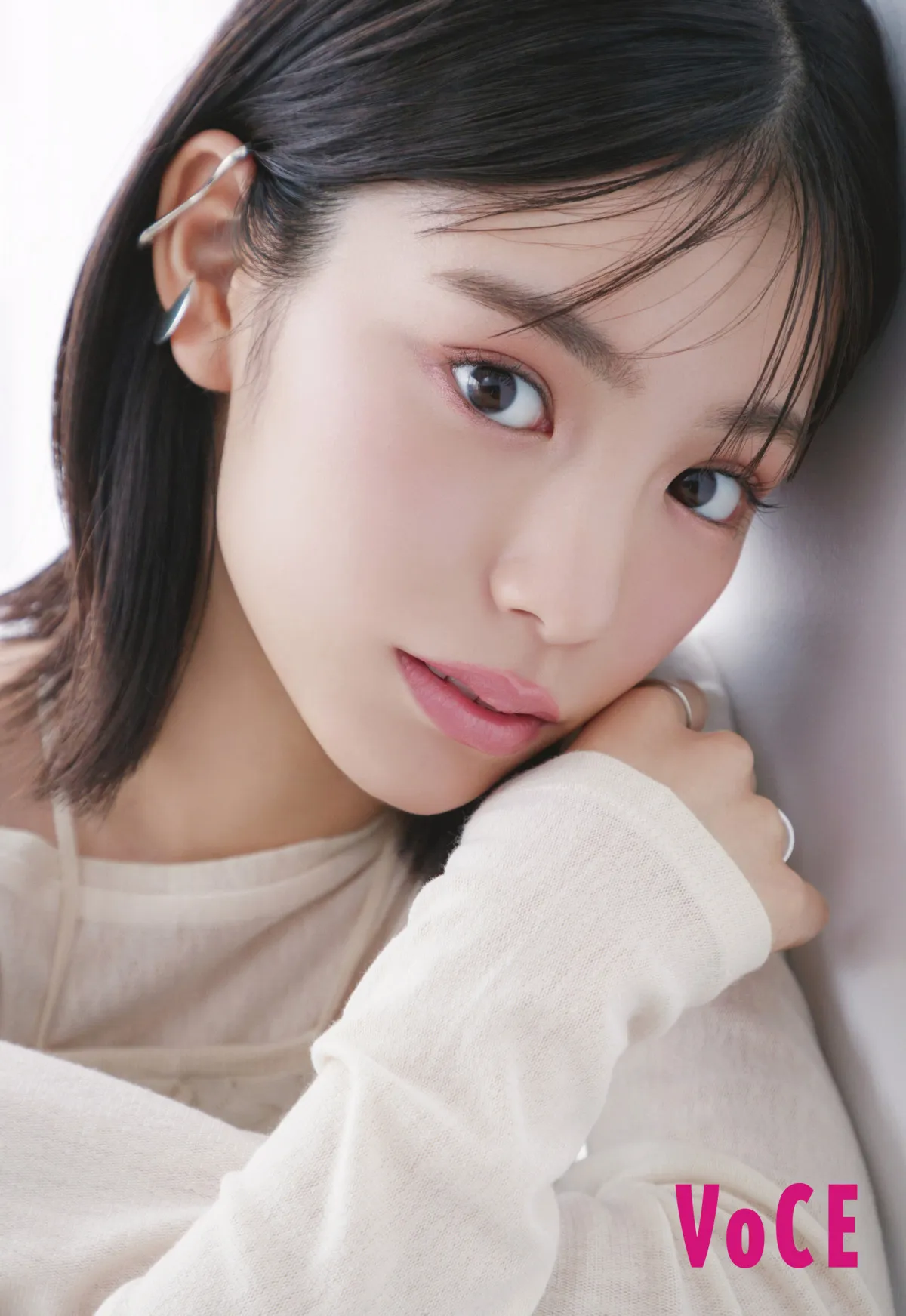 『ちはやふる』で話題の當真あみ、メイク“着こなす”圧巻の表現力　『VOCE』でさまざまな秋顔に挑戦