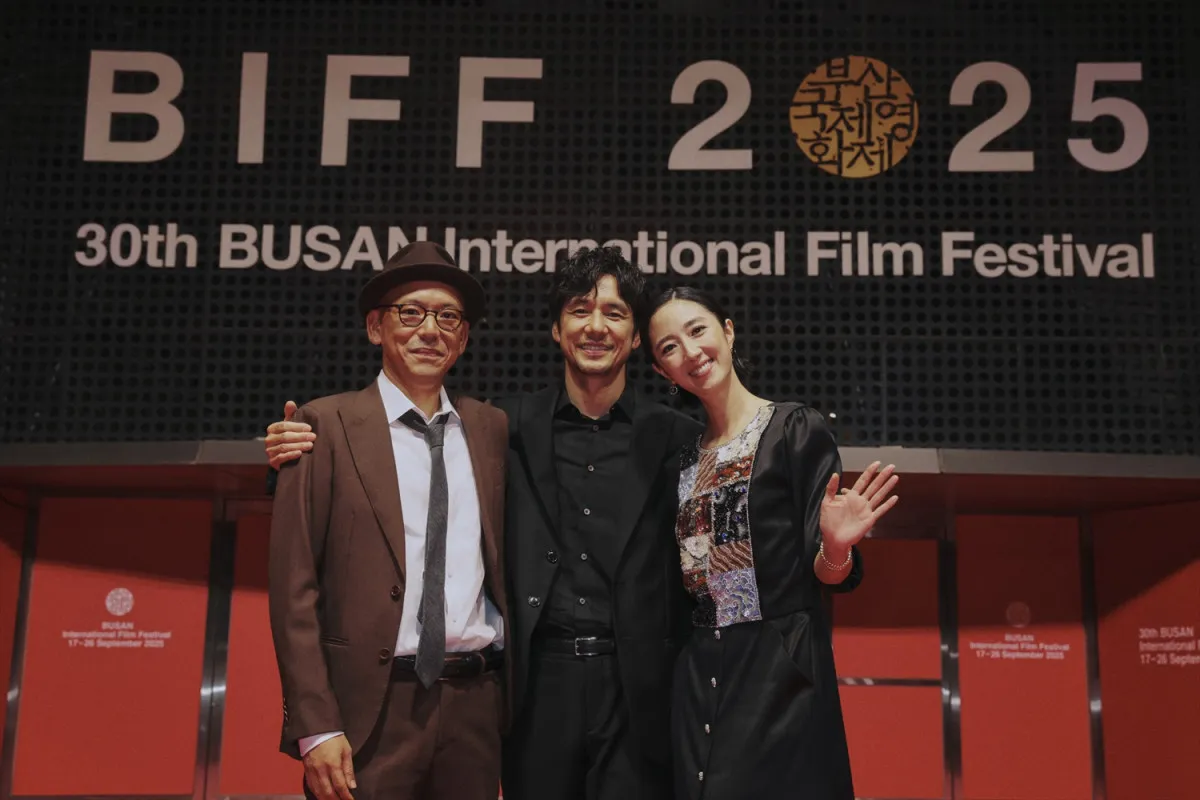 西島秀俊、“有言実行”グイ・ルンメイにけん玉をプレゼント　釜山国際映画祭で歓声浴びる