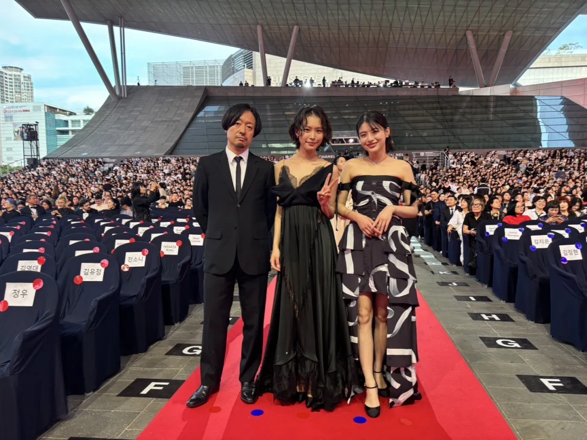 釜山国際映画祭が開幕　南沙良・出口夏希ら『万事快調』チームがレッドカーペットに登場
