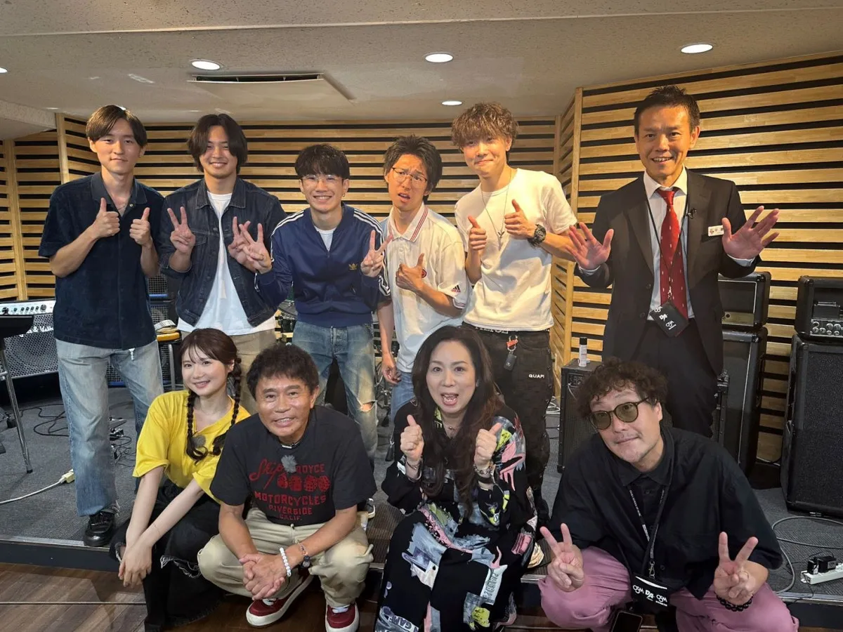 浜田雅功、大阪の音楽専門学校でサプライズ登場→“伝説的バンド”メンバーと約20年ぶりの再会
