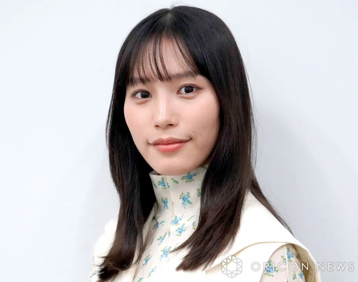 南沙良、胸元あらわなドレス姿に「美しい」「ドキドキしちゃう」と反響続々