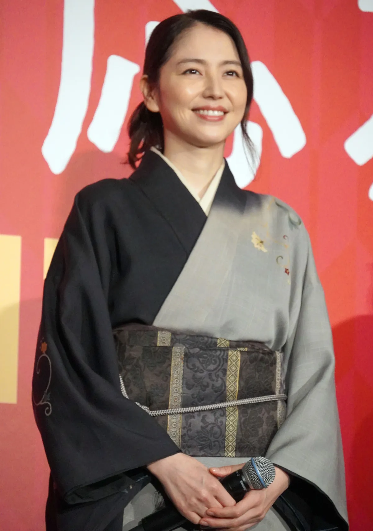 長澤まさみ、葛飾応為を意識したモノトーン着物でキリッと魅了「応為を感じたい、と」