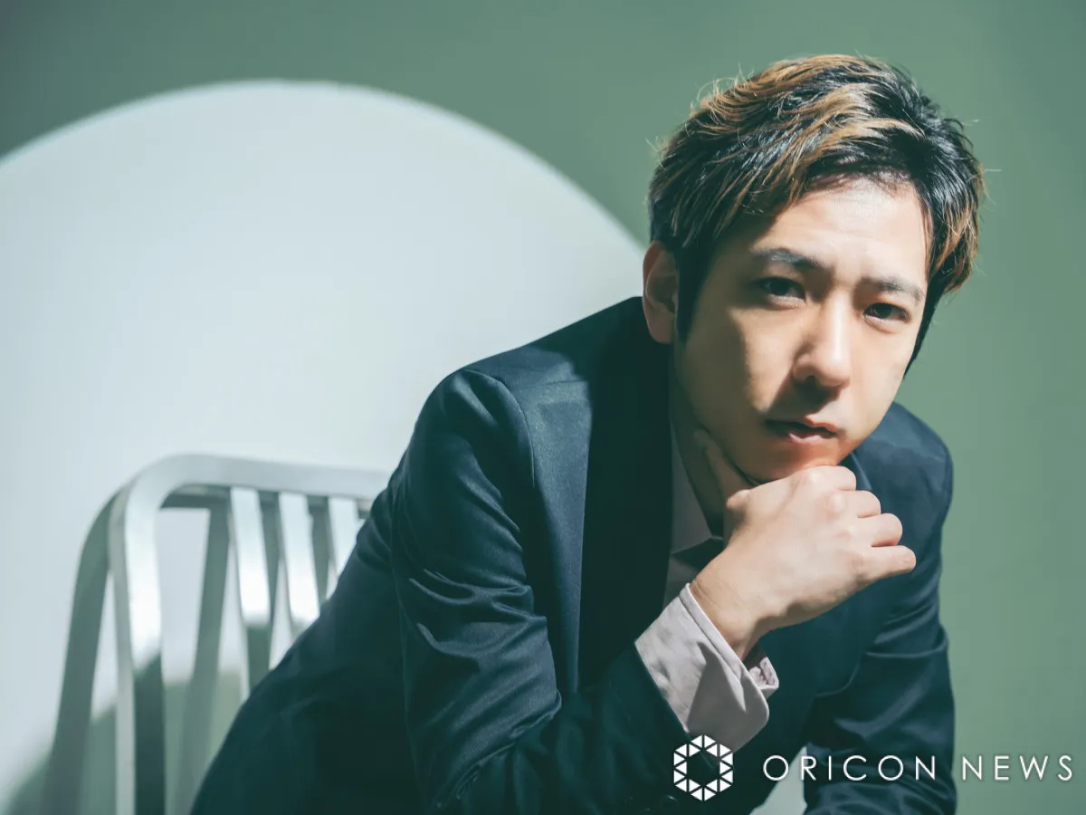 二宮和也、映画祭で後輩と2ショット公開「このスターずっと笑ってくれない」　ファン歓喜「私の大好きな推し二人」