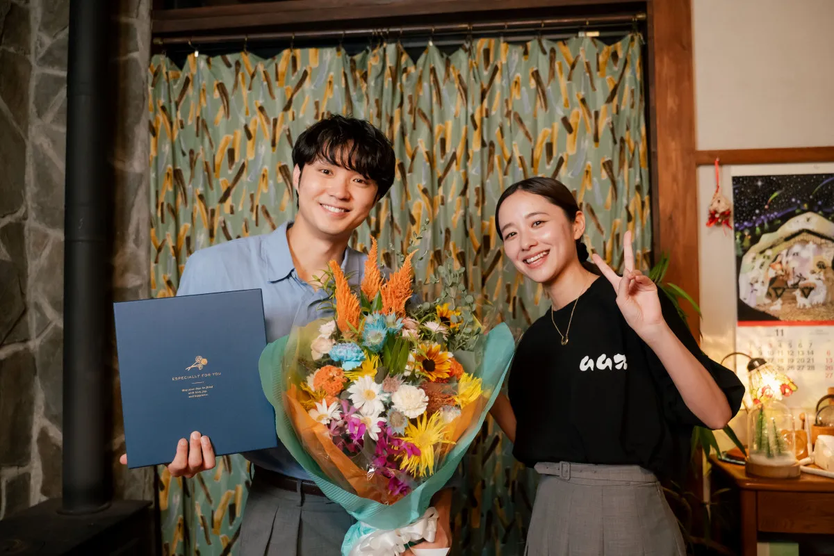 『ぼくほし』最後にサプライズ、磯村勇斗「こんなに幸せな現場ってあるんだろうか」…堀田真由と笑顔2ショット【撮了コメント全文】