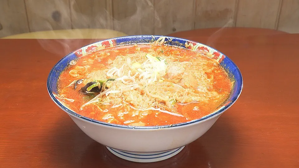 『オモウマい店』83歳店主の店、ラーメン600円　客はみんな汗だく、厨房まさかの警告音が鳴り響く