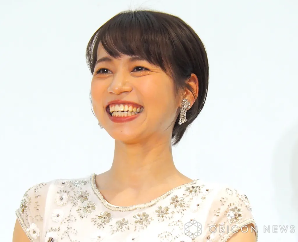 元宝塚雪組トップ娘役の真彩希帆、第1子出産を発表「愛おしいおでこを撫で、お世話をする日々を過ごしています」【報告全文】